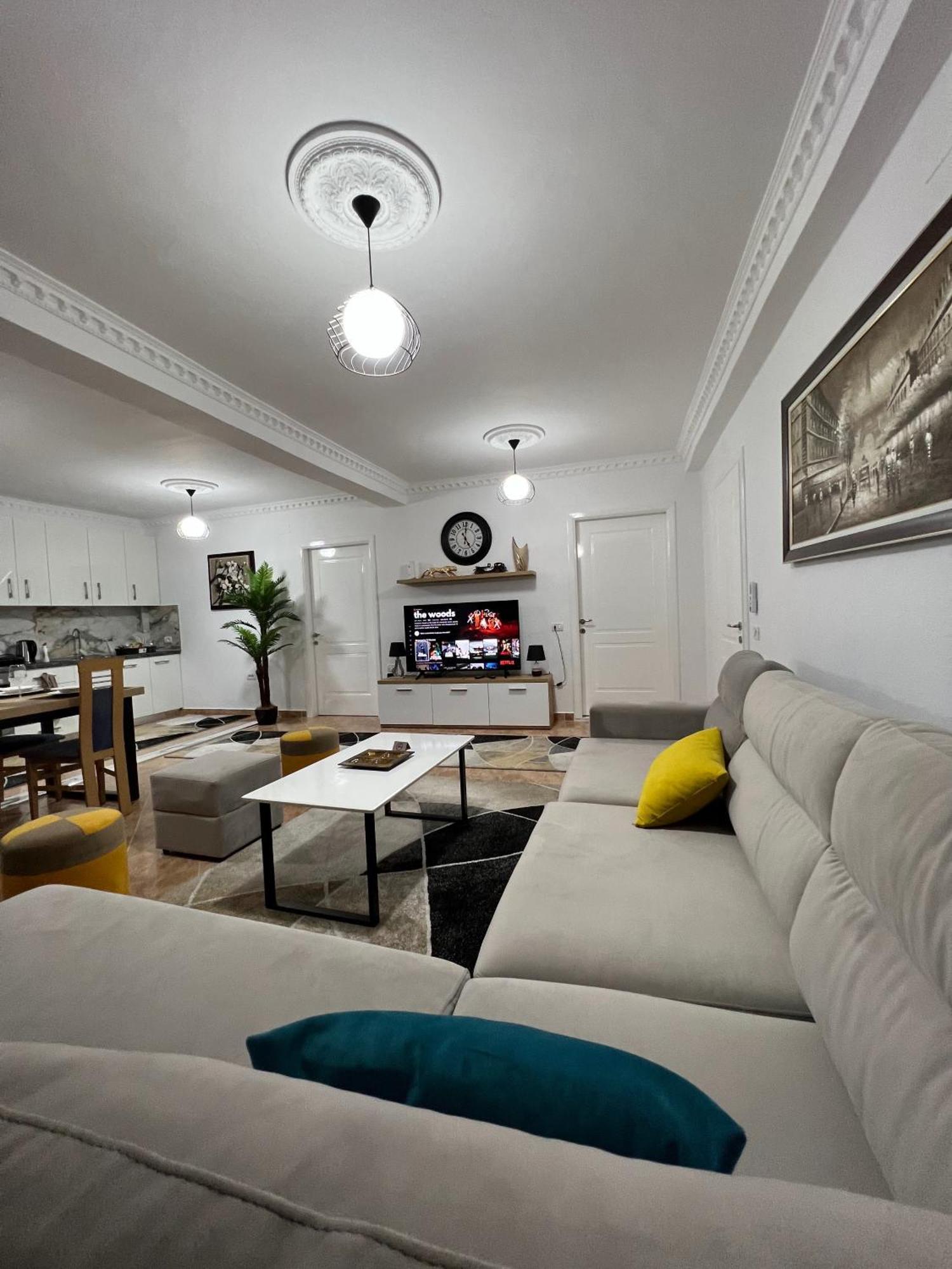 Daily Rent Apartment City Center Elbasan 6 Экстерьер фото